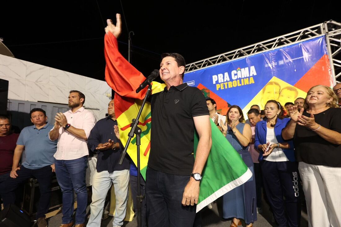 Simão anuncia pacote com 300 pavimentações para Petrolina