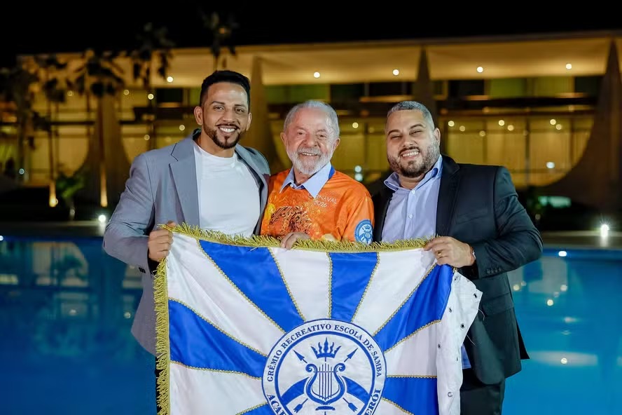 Lula recebeu dirigentes da escola de samba Acadêmicos de Niterói