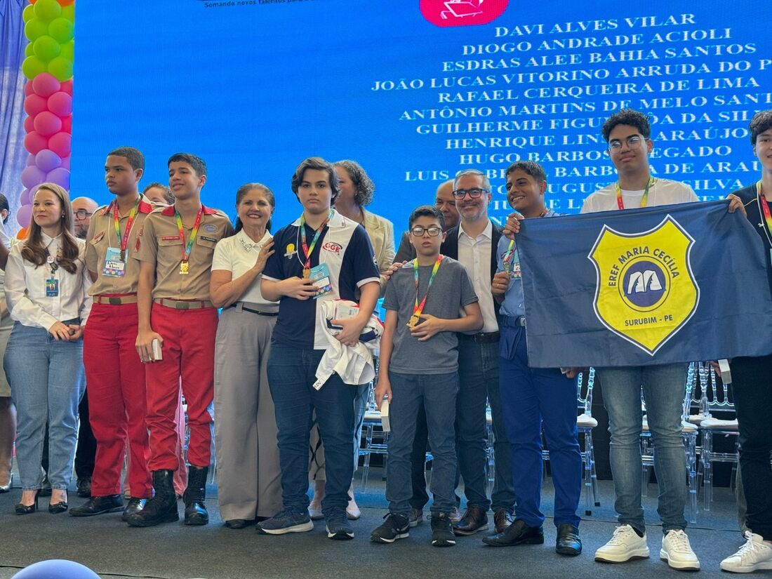 Receita Federal entrega prêmios aos estudantes