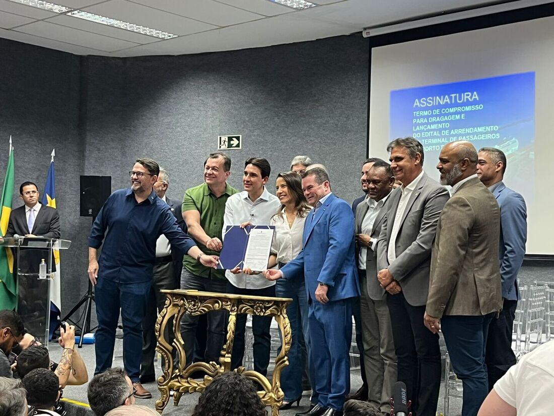 Silvio Costa Filho e Raquel Lyra assinam termo de compromisso