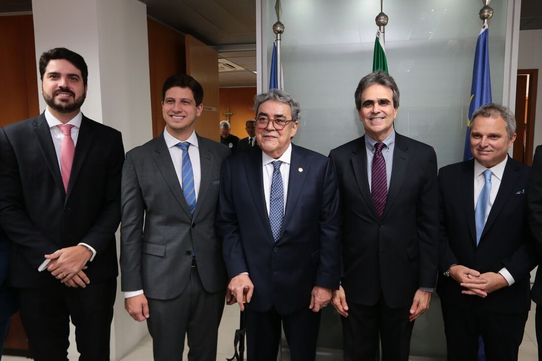 Na foto: Pedro Pontes, João Campos, Aloysio Corrêa da Veiga, Ruy Salathiel e Eduardo Pugliesi.
