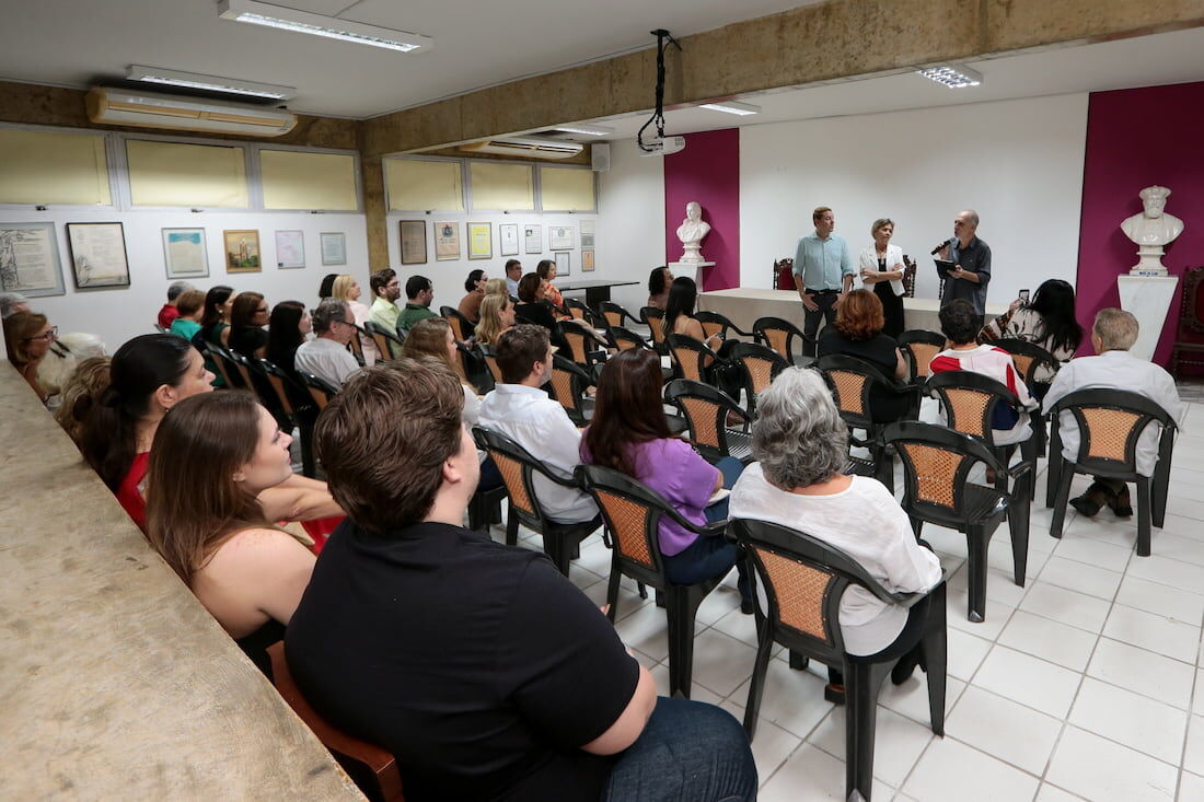 Lançamento do livro em homenagem a Nelly Carvalho, na APL, nesta terça (23)