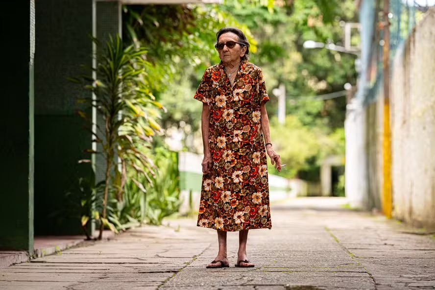 Tânia Maria interpreta Dona Sebastiana em 'O agente secreto' (2025), de Kleber Mendonça Filho 