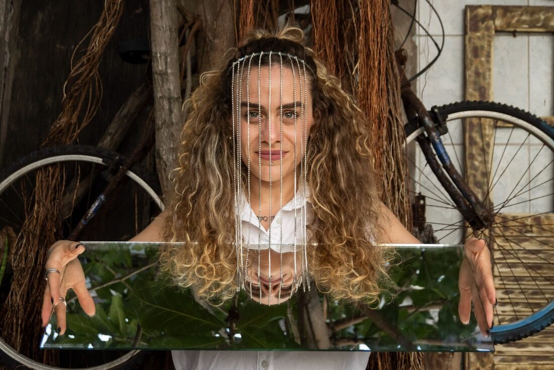 Iluminadora cênica Natalie Revorêdo