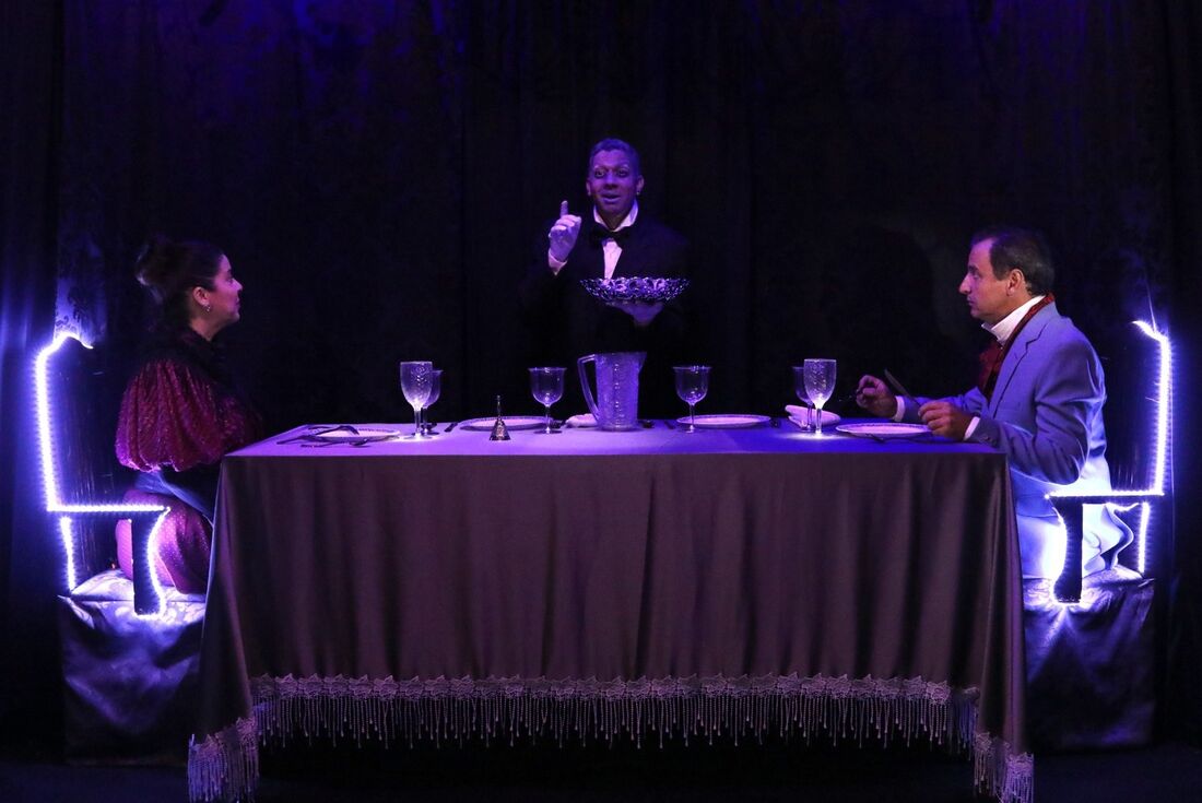 Espetáculo "Sala de Jantar"  transporta o público para o mundo fantasioso de um esnsaio para um jantar elegante