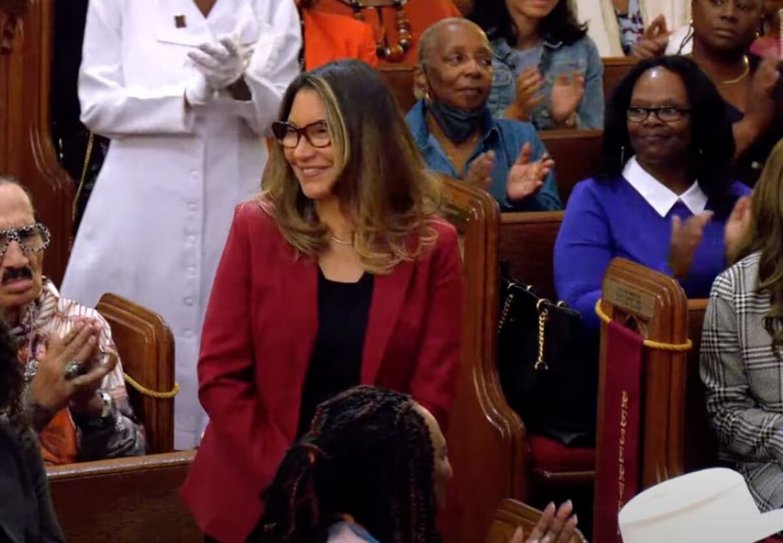 A primeira-dama Janja e a delegação que a acompanhou foram aplaudidas pelos fiéis Foto: @AbyssinianBaptist via YouTube