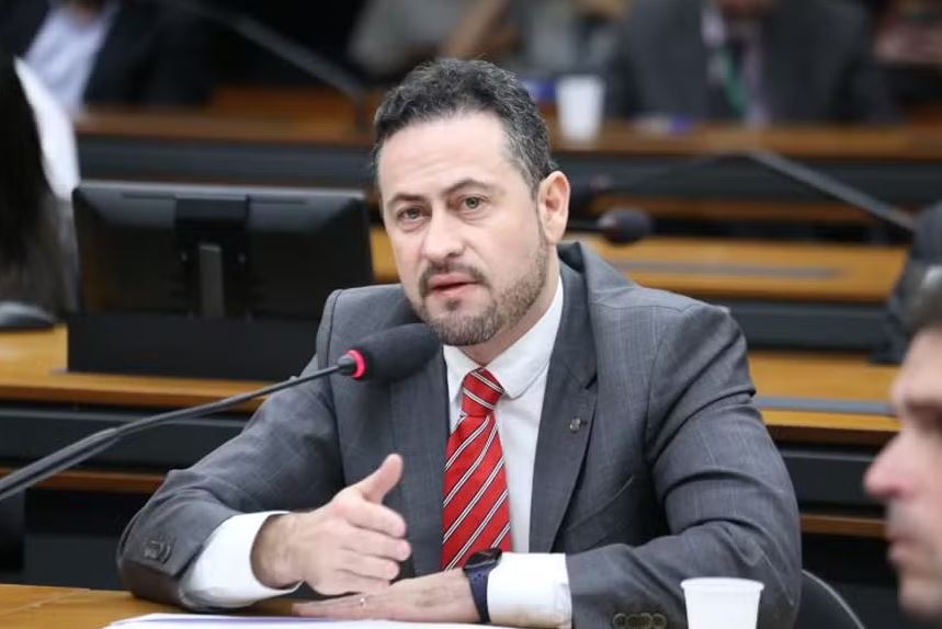 O deputado federal Kiko Celeguim (PT-SP) é o relator do projeto que torna crime hediondo a falsificação de bebidas