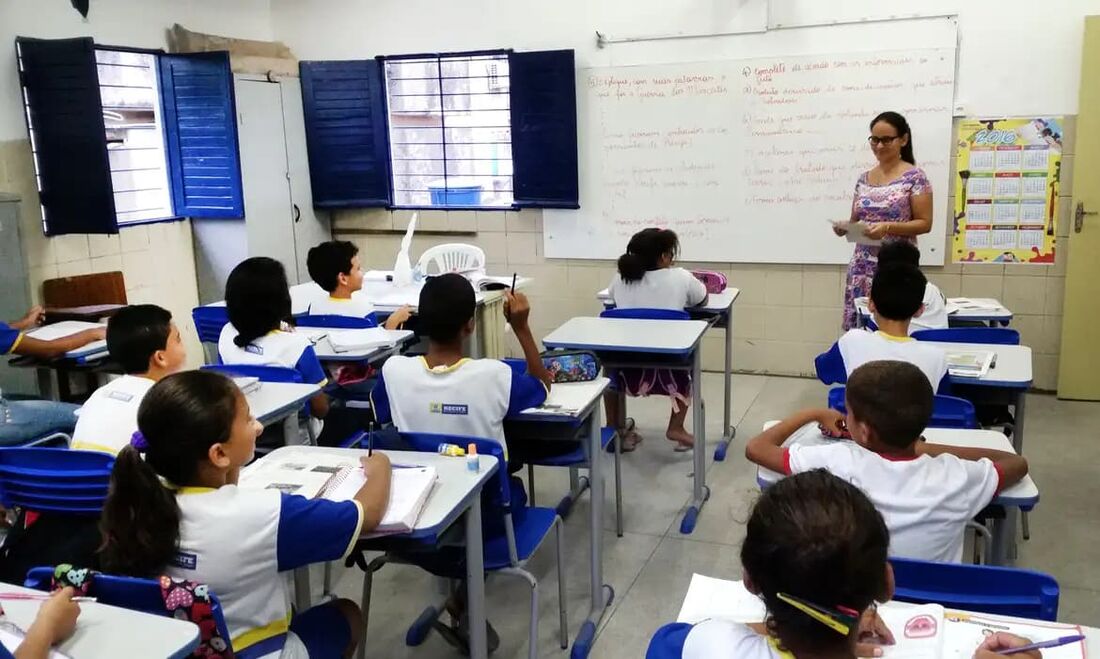 Brasil elevou proporção de crianças e adolescentes frequentando a escola em 2024
