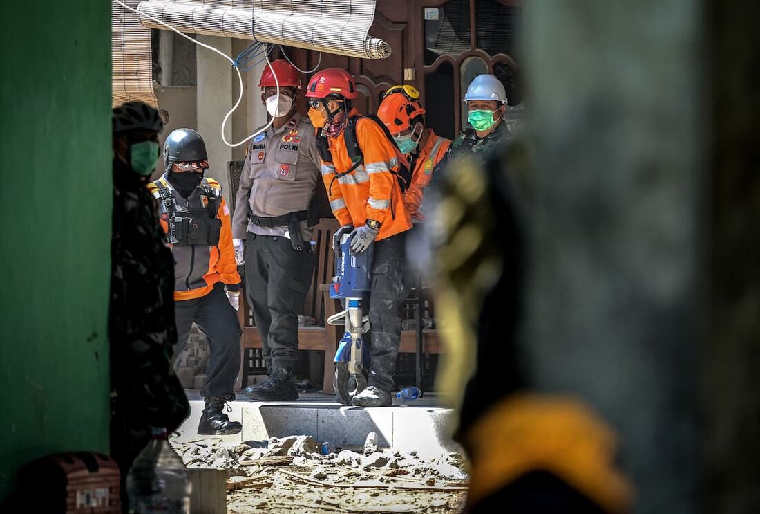 Indonésia está de luto com mortes em desabamento de escola