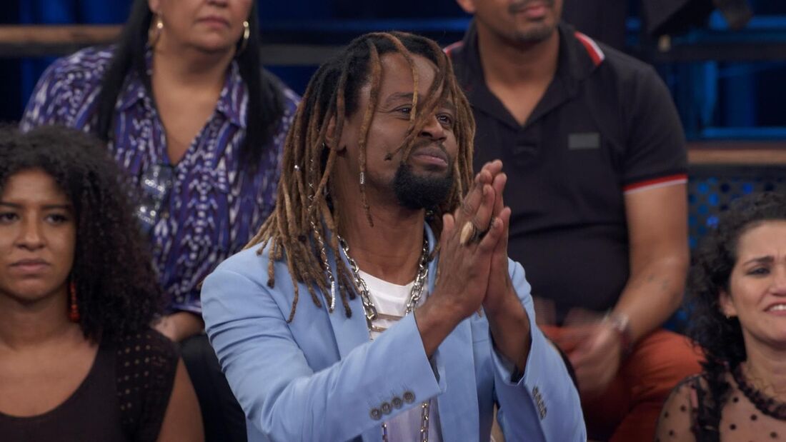 Toni Garrido explicou a mudança na música "Girassol" no programa "Altas Horas", da Globo