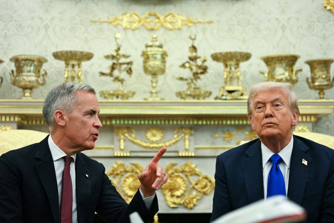 O presidente dos EUA, Donald Trump, se encontra com o primeiro-ministro canadense, Mark Carney, no Salão Oval da Casa Branca