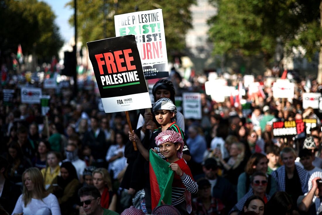 Dezenas de milhares de manifestantes pró-Palestina marcharam neste sábado (11) em várias cidades da Europa