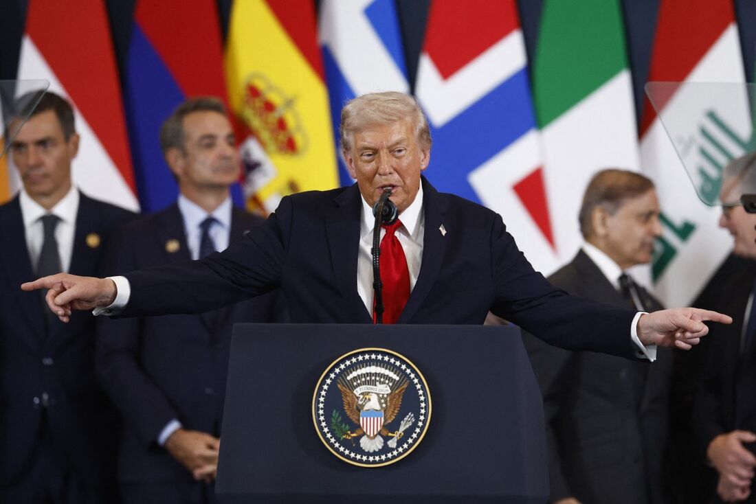 O presidente dos EUA, Donald Trump, discursa durante a Cúpula da Paz de Gaza em Sharm El-Sheikh, em 13 de outubro de 2025.