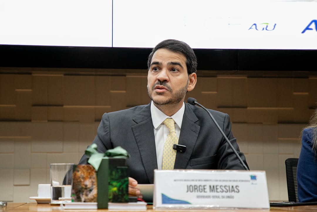 O advogado-geral da União, Jorge Messias, favorito para ocupar uma vaga no Supremo Tribunal Federal (STF), postou na manhã desta sexta-feira, 17, o desejo de "um fim de semana de paz e esperança"