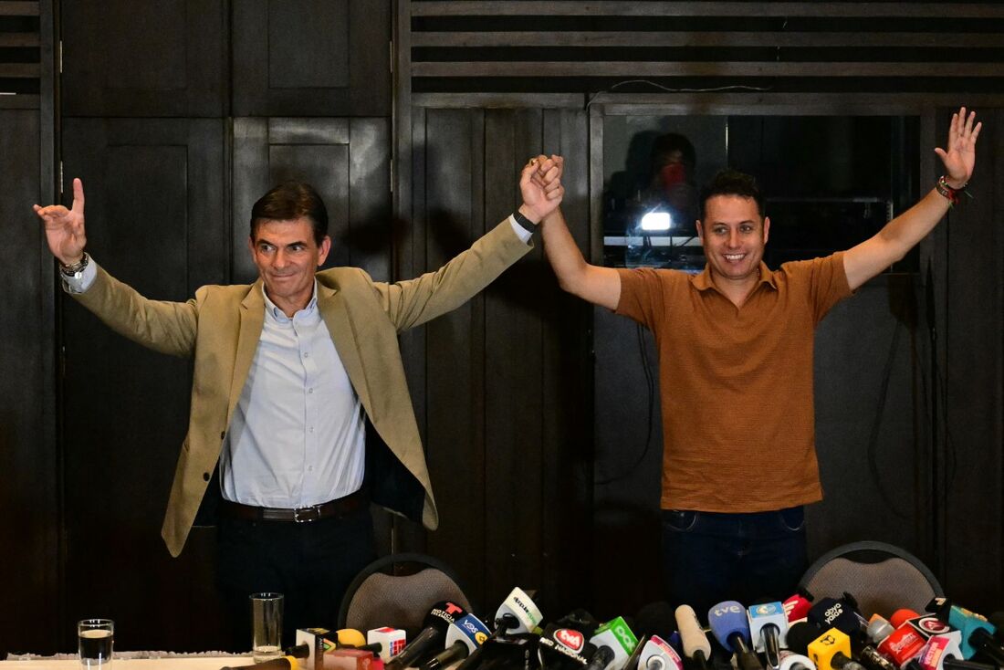 O presidente e o vice-presidente eleitos da Bolívia, Rodrigo Paz, e Edman Lara, do Partido Democrata Cristão (PDC)
