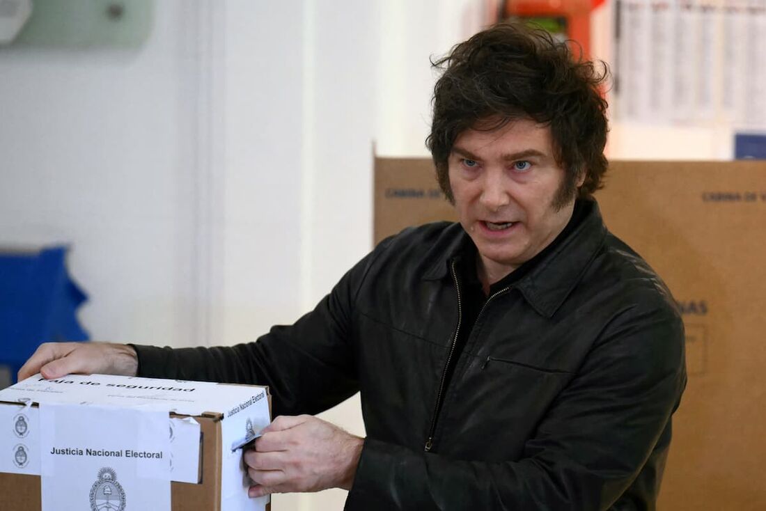 Eleições vão determinar se Milei conseguirá as cadeiras necessárias para sustentar seus decretos Milei