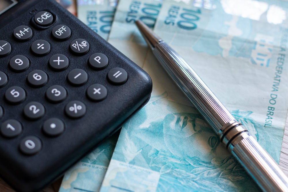 Dois dos 5 grupos de atividades econômicas tiveram saldos positivos em outubro, mostra Caged