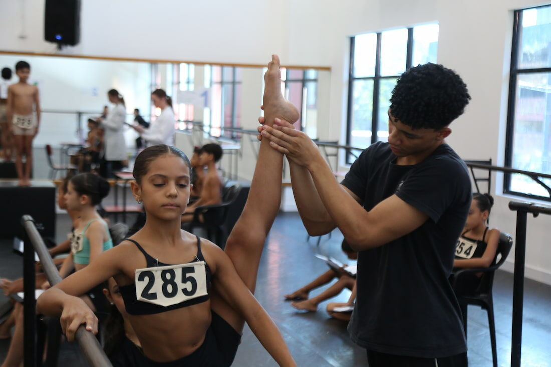 A recifense Beatriz Cavalcante Freitas, 9 anos, passou na concorrida seleção da Escola do Teatro Bolshoi no Brasil