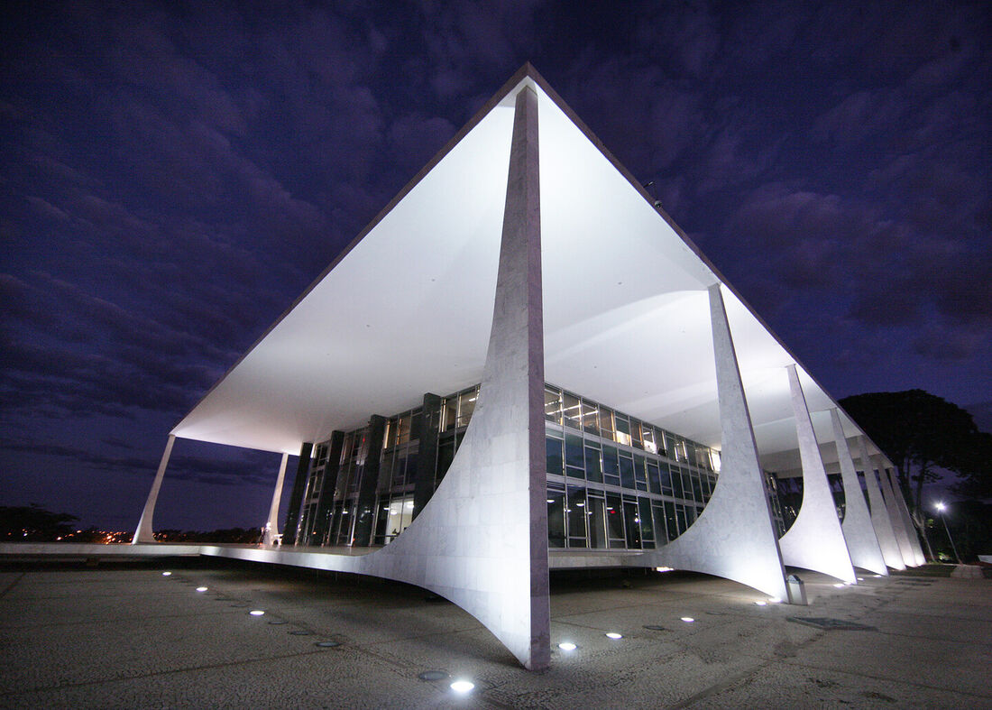 O julgamento do núcleo de desinformação será retomado na próxima semana com o voto do ministro Alexandre de Moraes (relator)