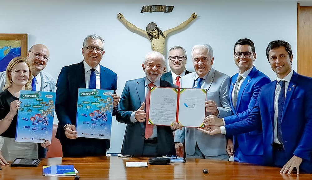 Presidente da República, Luiz Inácio Lula da Silva, assina regulamentação da Lei da Pesquisa Clínica.