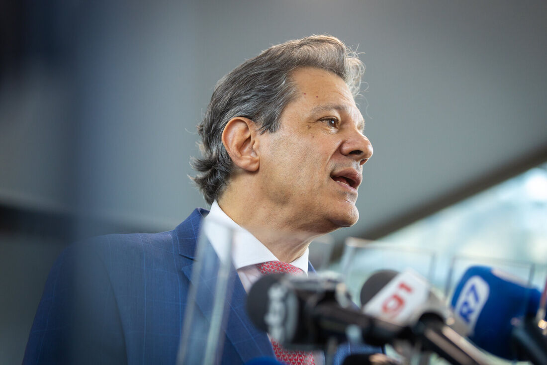 Haddad ainda afirmou que as questões da Lei Magnitsky e das tarifas impostas pelo governo americano a produtos brasileiros vão "acabar se resolvendo com as informações que estão sendo prestadas"