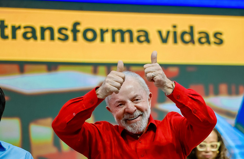 Em postagem na rede social, Lula aproveita o clima de final da novela "Vale Tudo"