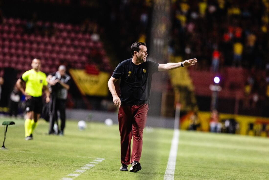 Daniel Paulista, técnico do Sport