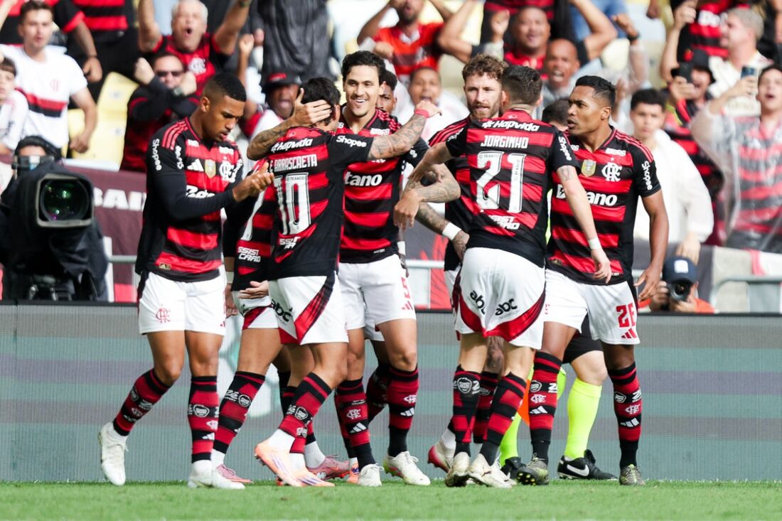 Flamengo celebra vitória diante do Palmeiras