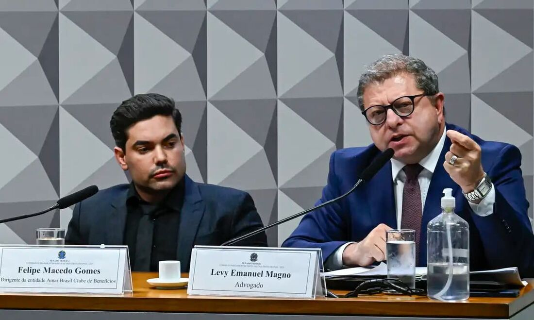 O ex-presidente da Amar Brasil Clube de Benefícios (ABCB) Felipe Macedo Gomes e seu advogado, Levy Magno