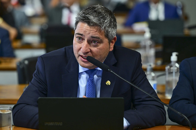 Projeto sobre limite de R$ 5 bilhões por anos em gastos com Defesa é de autoria do senador Carlos Portinho (PL-RJ)