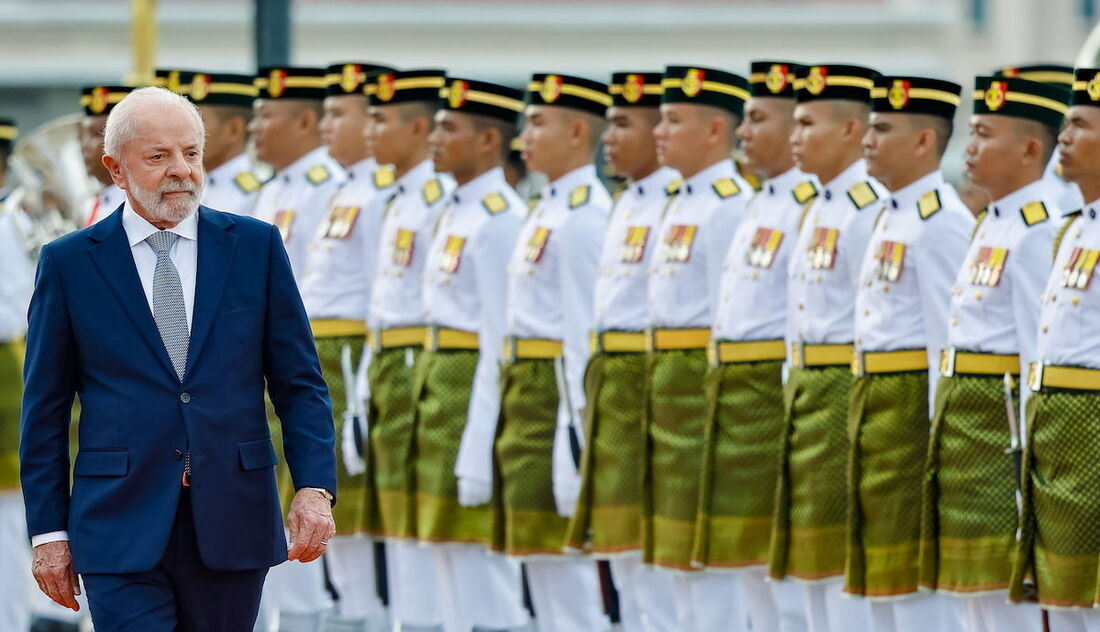 Presidente da República, Luiz Inácio Lula da Silva, durante cerimônia oficial de boas-vindas no Palácio de Governo da Malásia