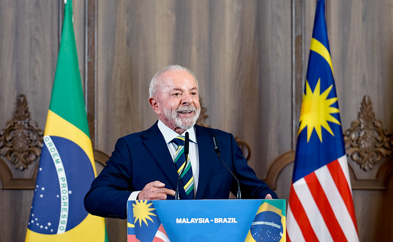 Lula retorna ao Brasil após cumprir agenda oficial na Malásia