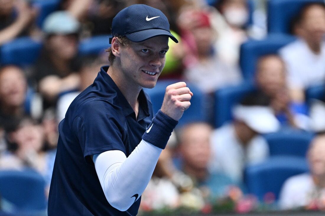 Jannik Sinner conquistou o ATP 500 de Pequim na madrugada desta quarta-feira (1)