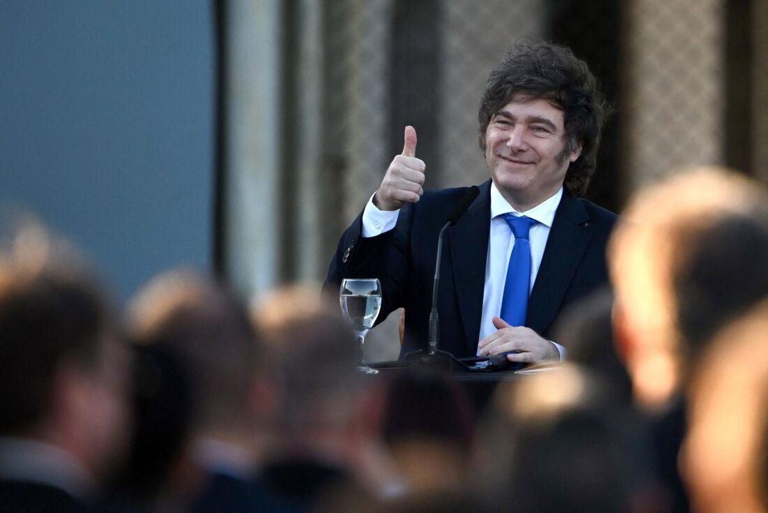 Embora a receita de corte drástico dos gastos públicos tenha gerado superávit fiscal e evitado a hiperinflação, a situação financeira da Argentina permanece precária