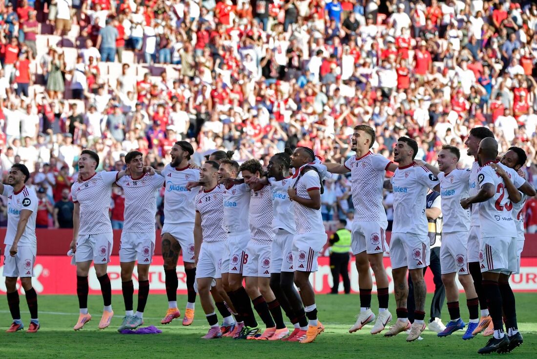 Sevilla celebra goleada diante do Barcelona