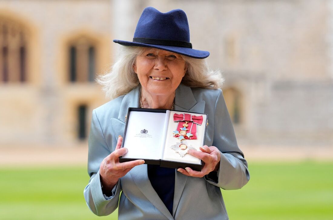 Morre Jilly Cooper, autora de 'Rivais', aos 88 anos