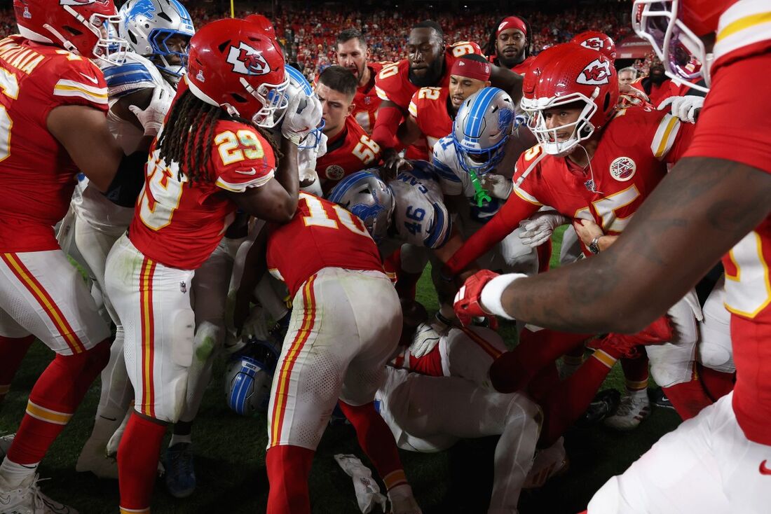 Jogadores dos Chiefs e dos Lions protagonizam briga em jogo da NFL