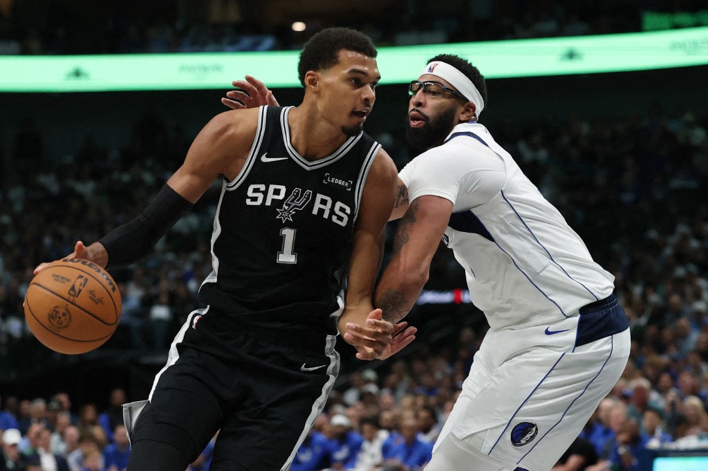Wembanyama foi o destaque da vitória dos Spurs contra os Mavericks