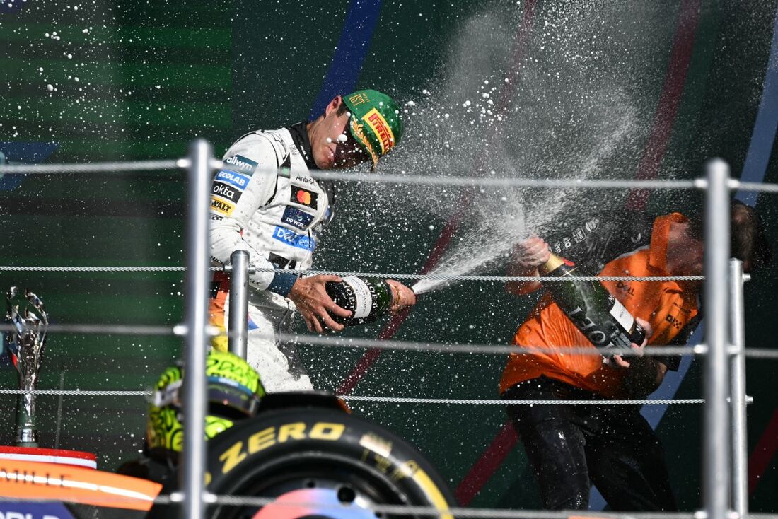 Norris celebra a vitória no México