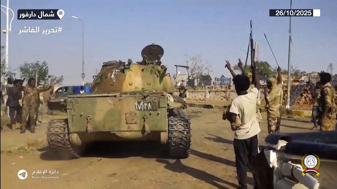  Combatentes das RSF comemorando nas ruas de El-Fasher, em Darfur, no Sudão.