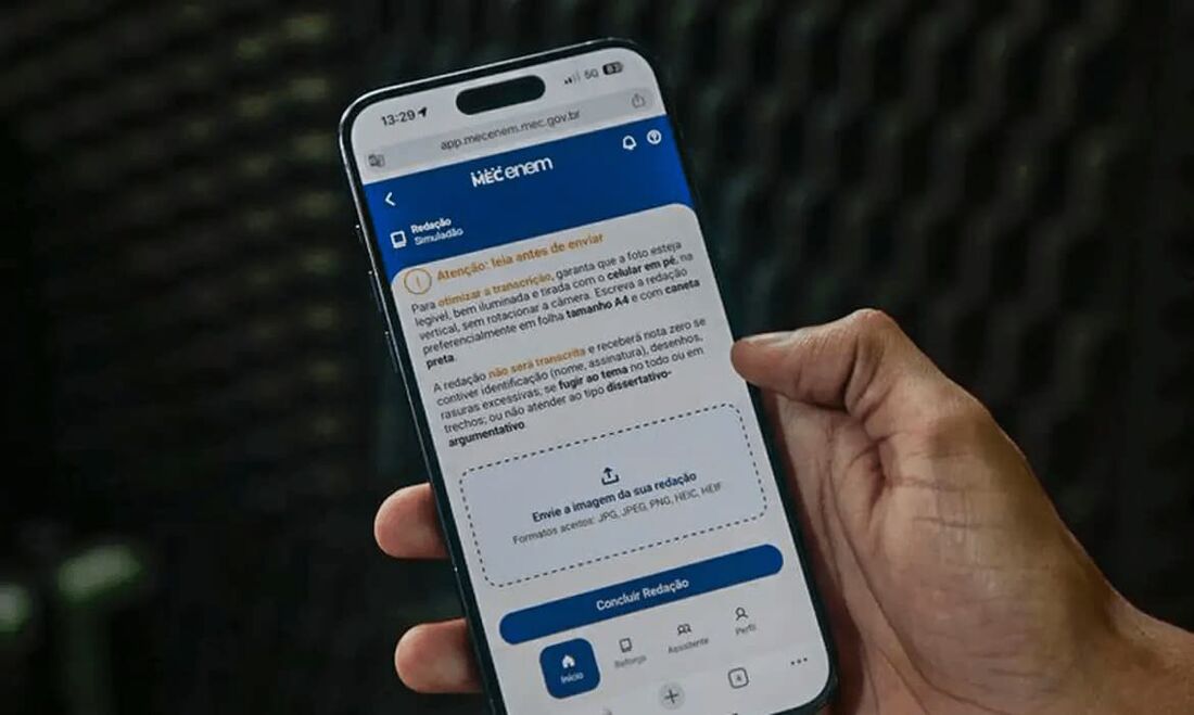 Enem: aplicativo do MEC traz simulados e correção de redações
