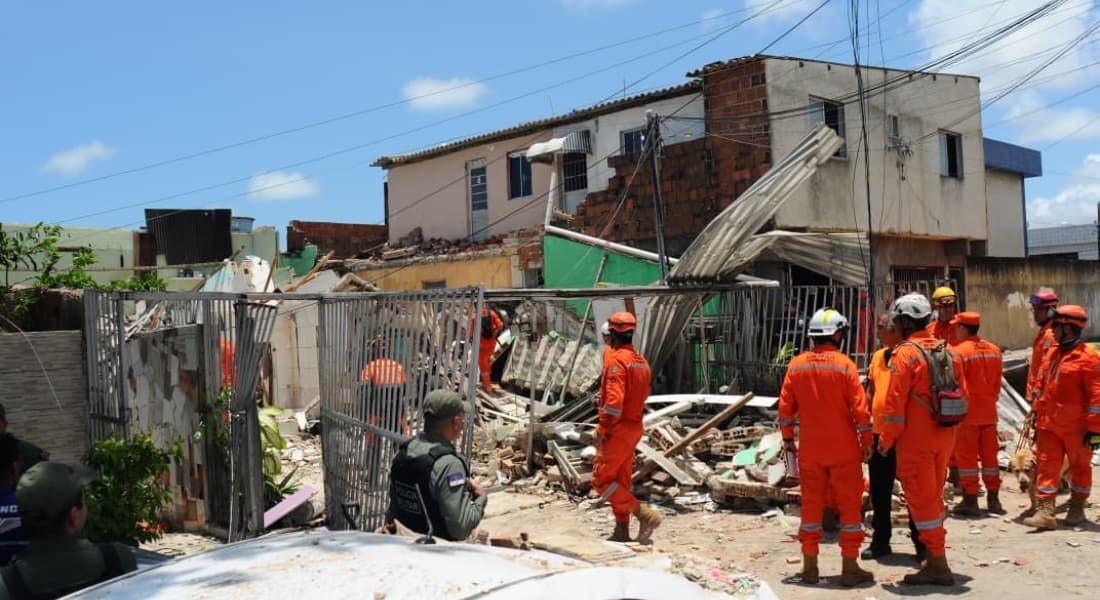 Desabamento de um conjunto com oito residências deixa  dois mortos em Olinda