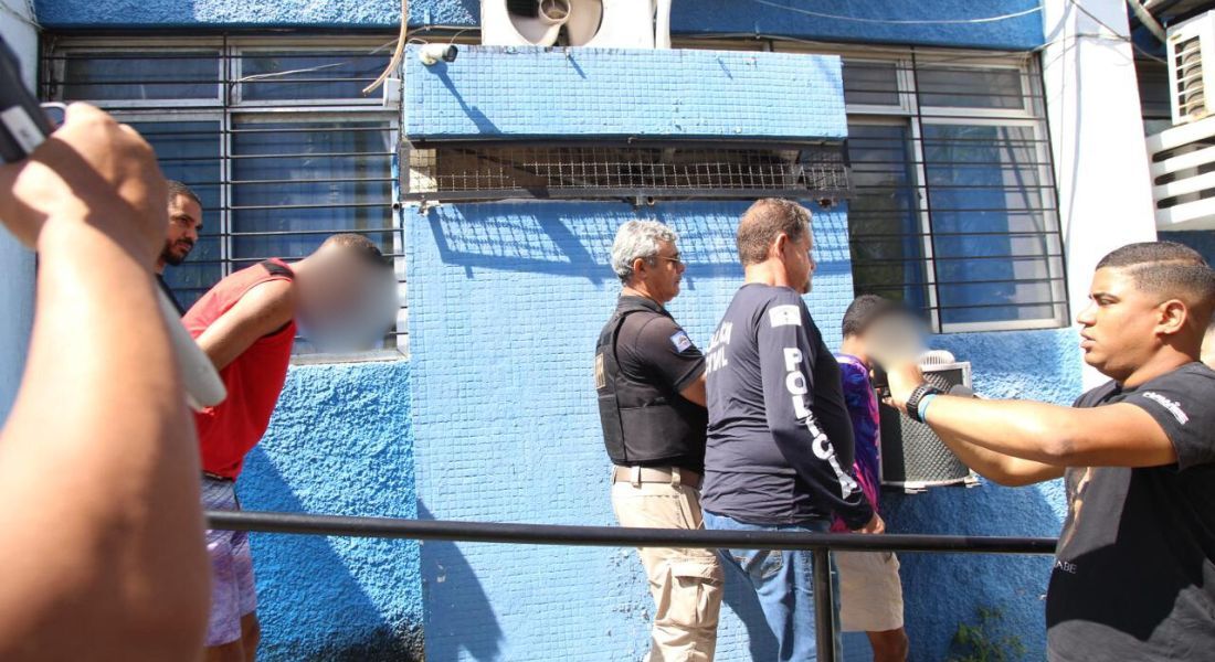 Suspeitos estavam no DHPP e foram encaminhados para audiência de custódia
