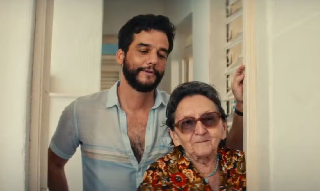 Wagner Moura e Tânia Maria em cena de