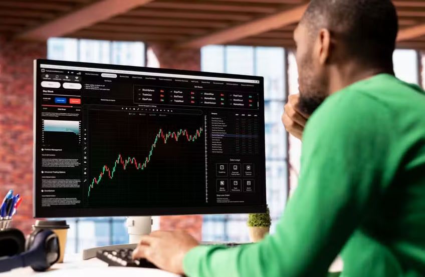 Investidores lesados poderão propor ação civil coletiva de responsabilidade contra os administradores e acionistas majoritários de uma empresa que cometeu algum ilícito