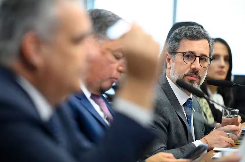 Ministro da Controladoria-Geral a União (CGU), Vinícius Marques, disse que "obrigação funcional não revelar dados que pudessem ser utilizados numa investigação para ninguém"