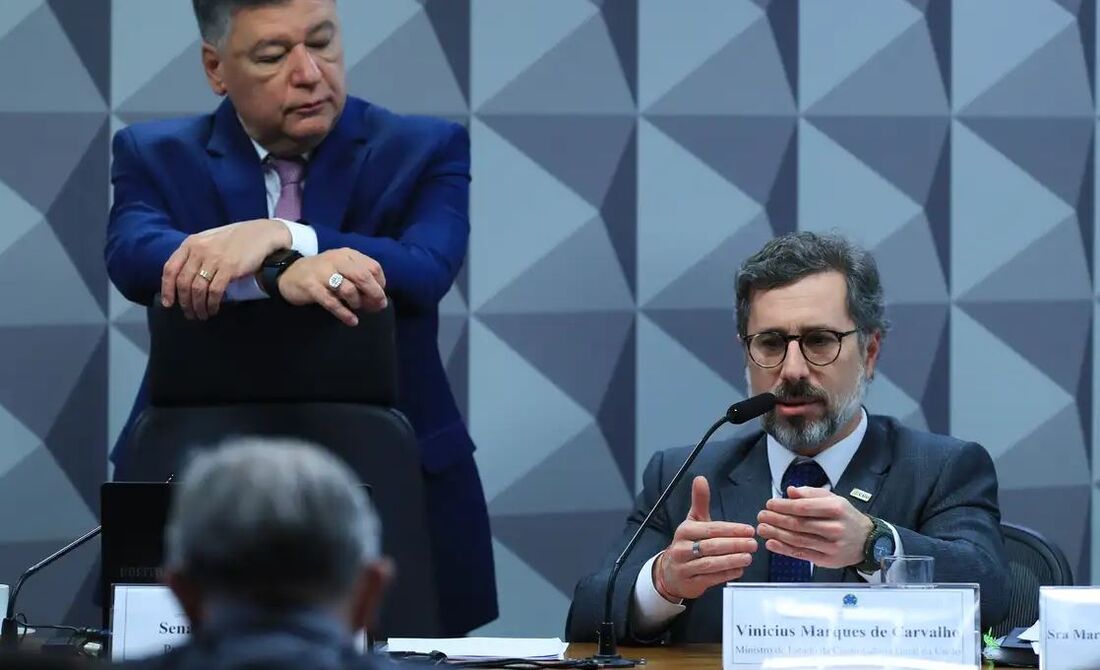 Ministro da Controladoria-Geral da União (CGU), Vinicius Marques de Carvalho, disse que  havia, da parte das equipes técnicas do ministério, preocupações sobre esses descontos, por conta de algumas denúncias apresentadas à Controladoria.