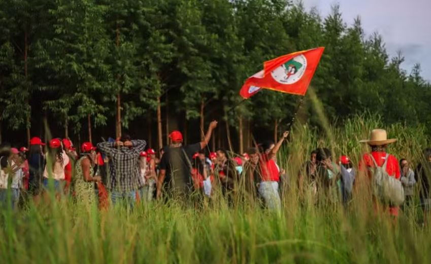 Se a base do governo do presidente Luiz Inácio Lula da Silva, que é ligada ao MST, conseguir as assinaturas necessárias para um recurso, o projeto pode ter que ser votado pelo plenário da Câmara.