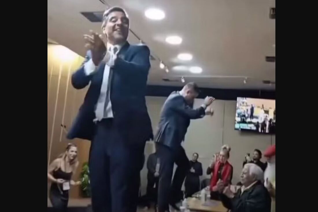 Vereadores de São Caetano são flagrados dançando em cima de mesas do plenário