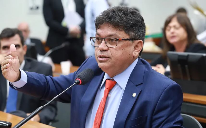 O deputado Márcio Jerry oficiou presidente da Câmara